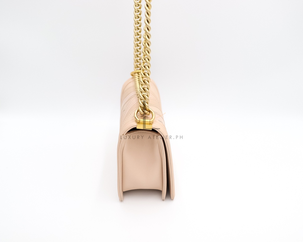 Chanel Chevron Boy Medium Pink | S22453955