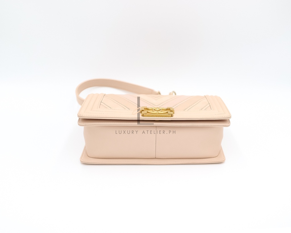 Chanel Chevron Boy Medium Pink | S22453955
