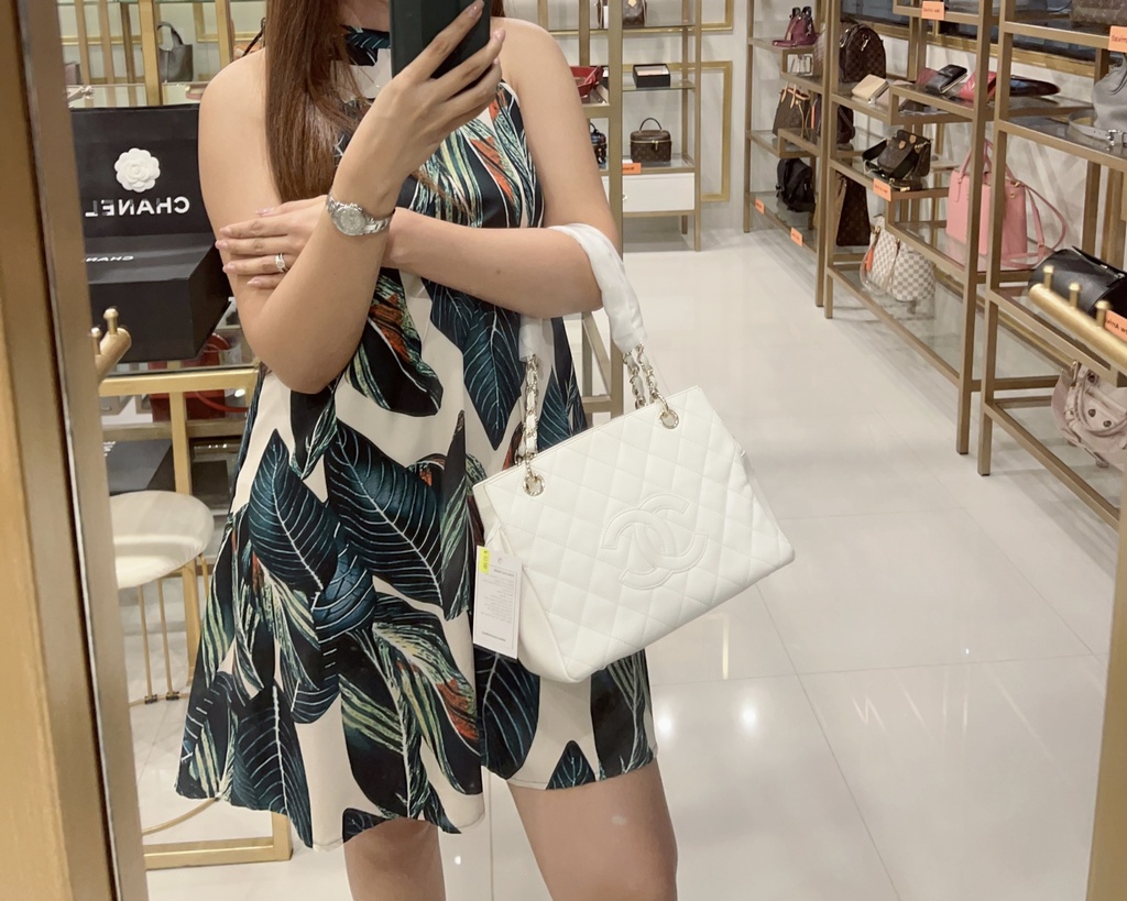 chanel petite timeless tote